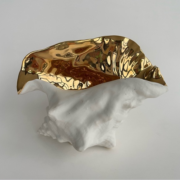 White Conch Shell with Gold Glaze Vase - Picture 7 of 16